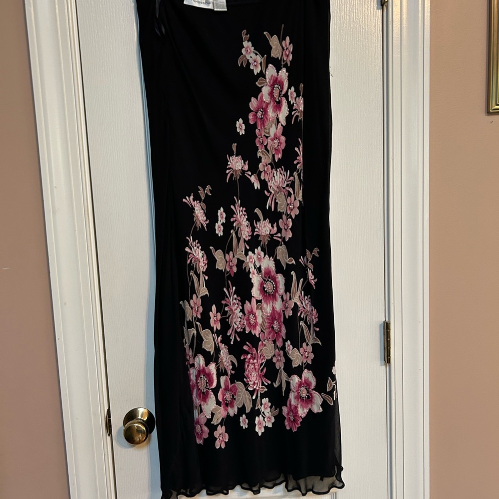 Dressbarn Vintage Black Maxi Skirt with Pink and White Floral Pattern - Picture 2 of 8